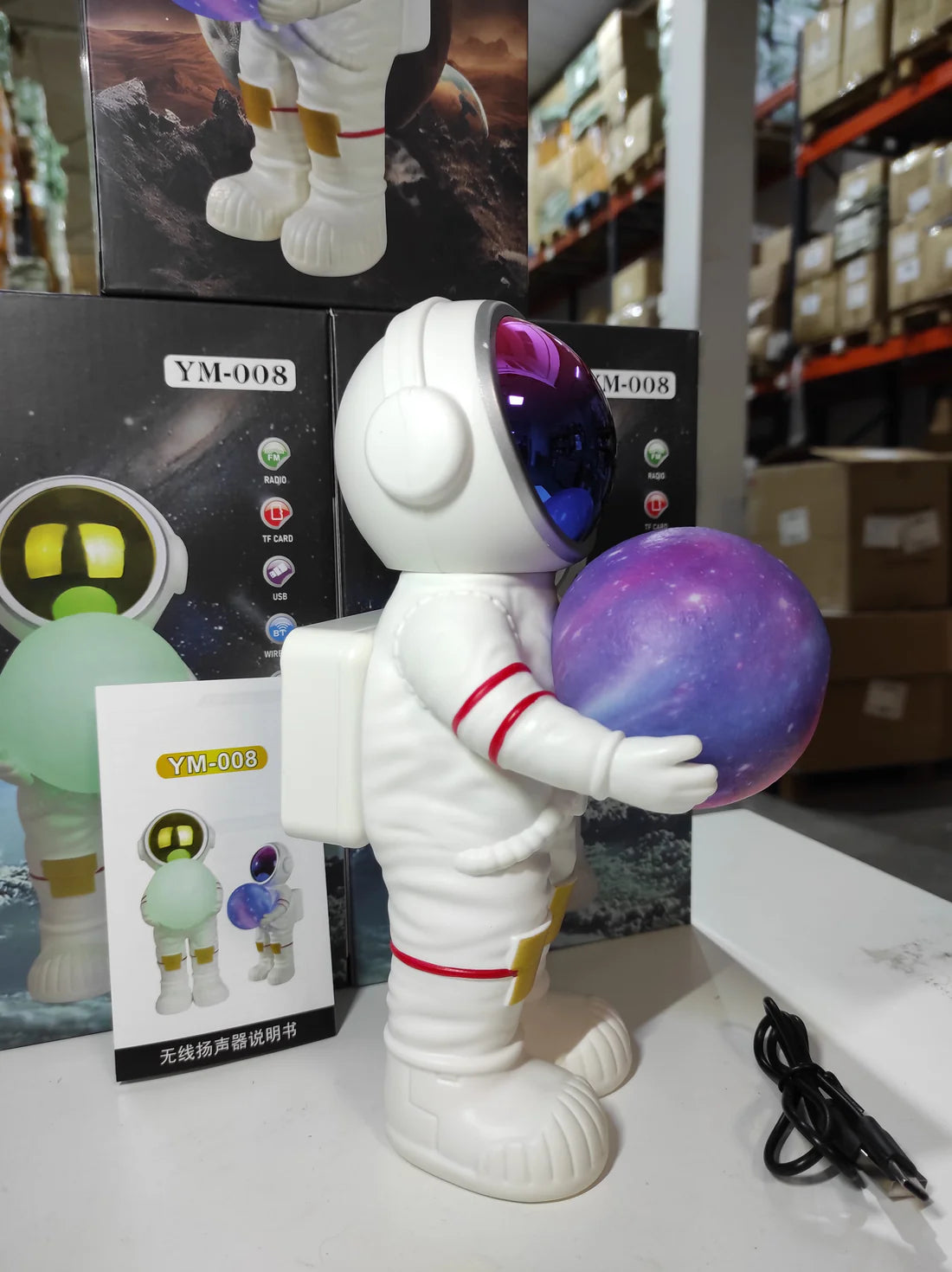 Lámpara de astronauta con altavoz