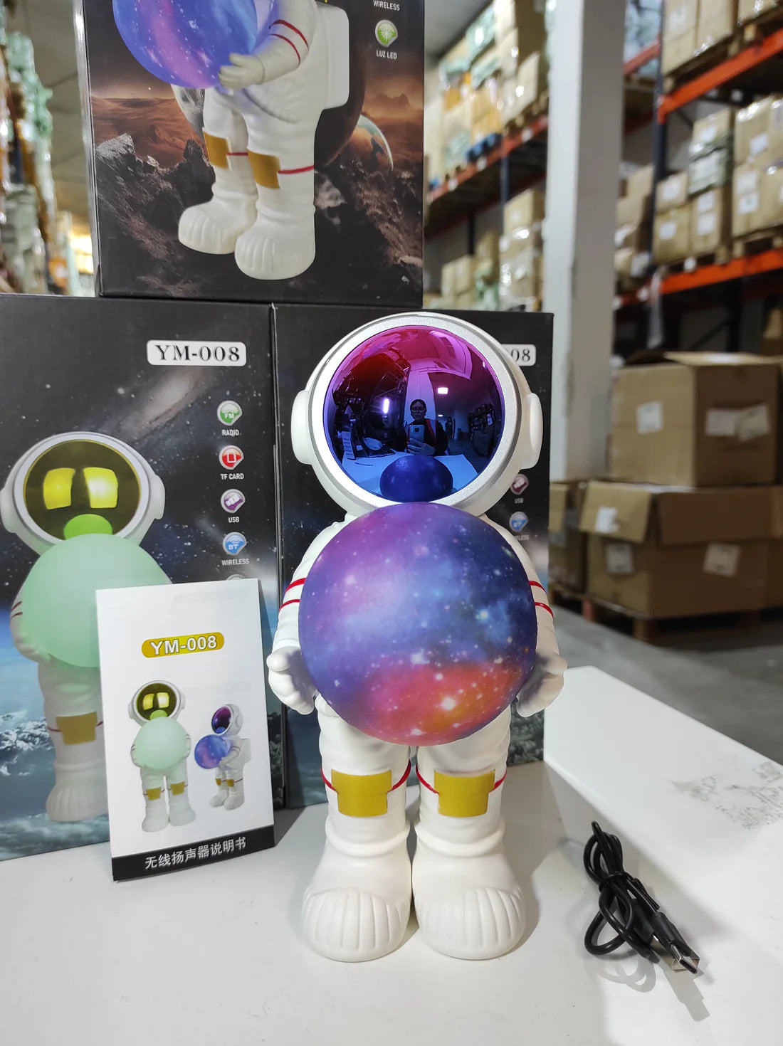 Lámpara de astronauta con altavoz